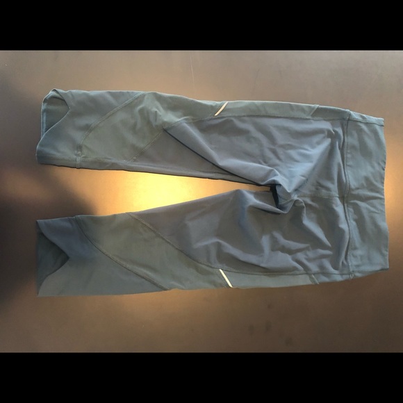 Lululemon Mesh Revitalize Crop Leggings - Picture 3 of 8